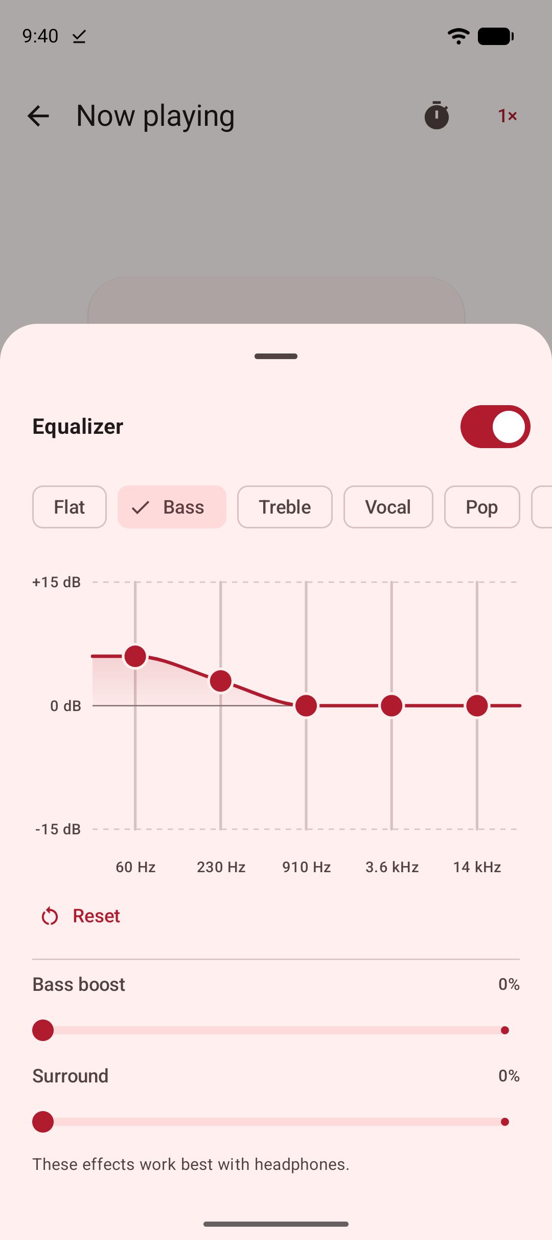 The equalizer open over the MP3 player, with its band graph and presets.